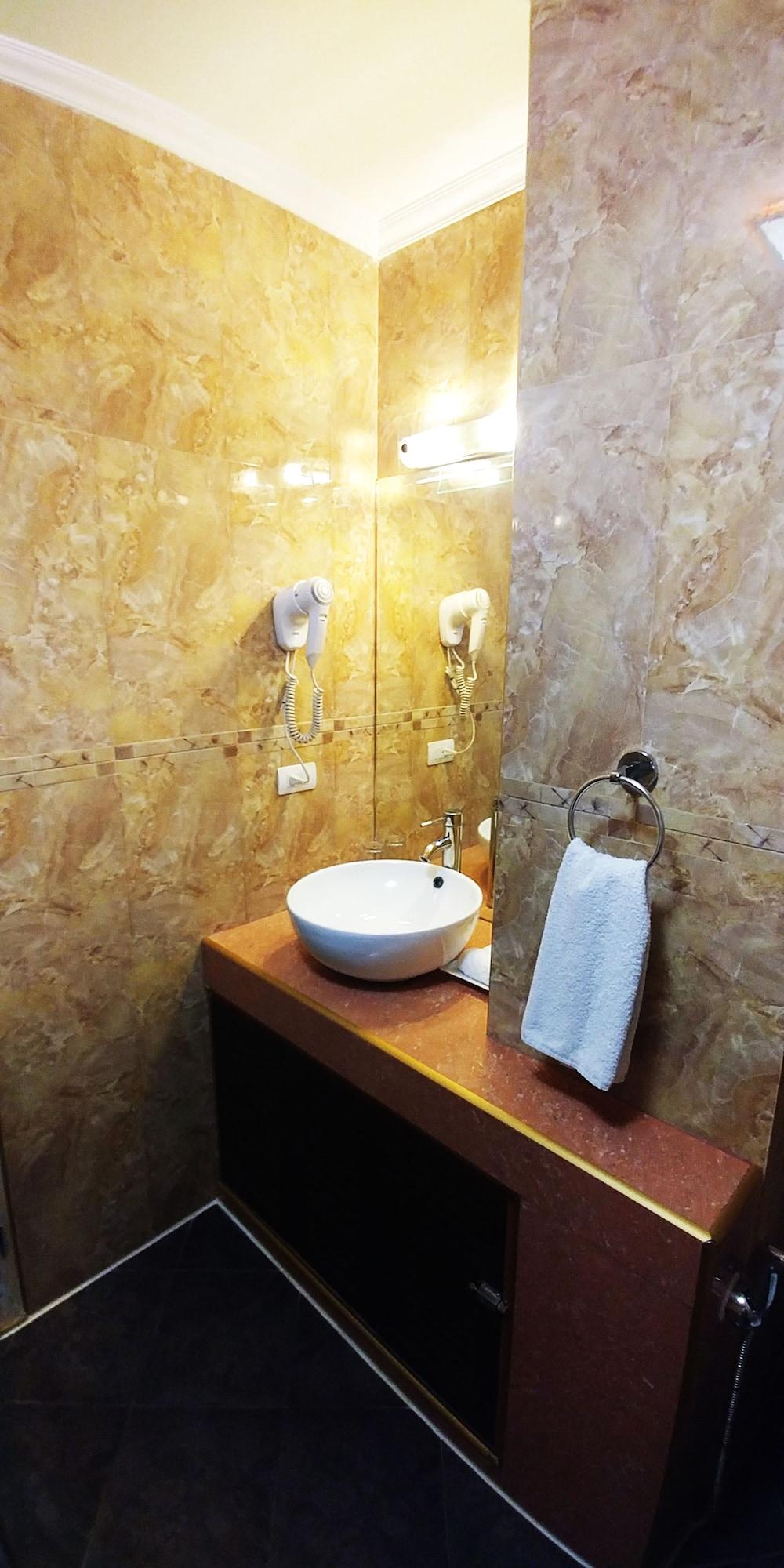 Dulcinea Hotel And Suites Lapu-Lapu City Exterior photo