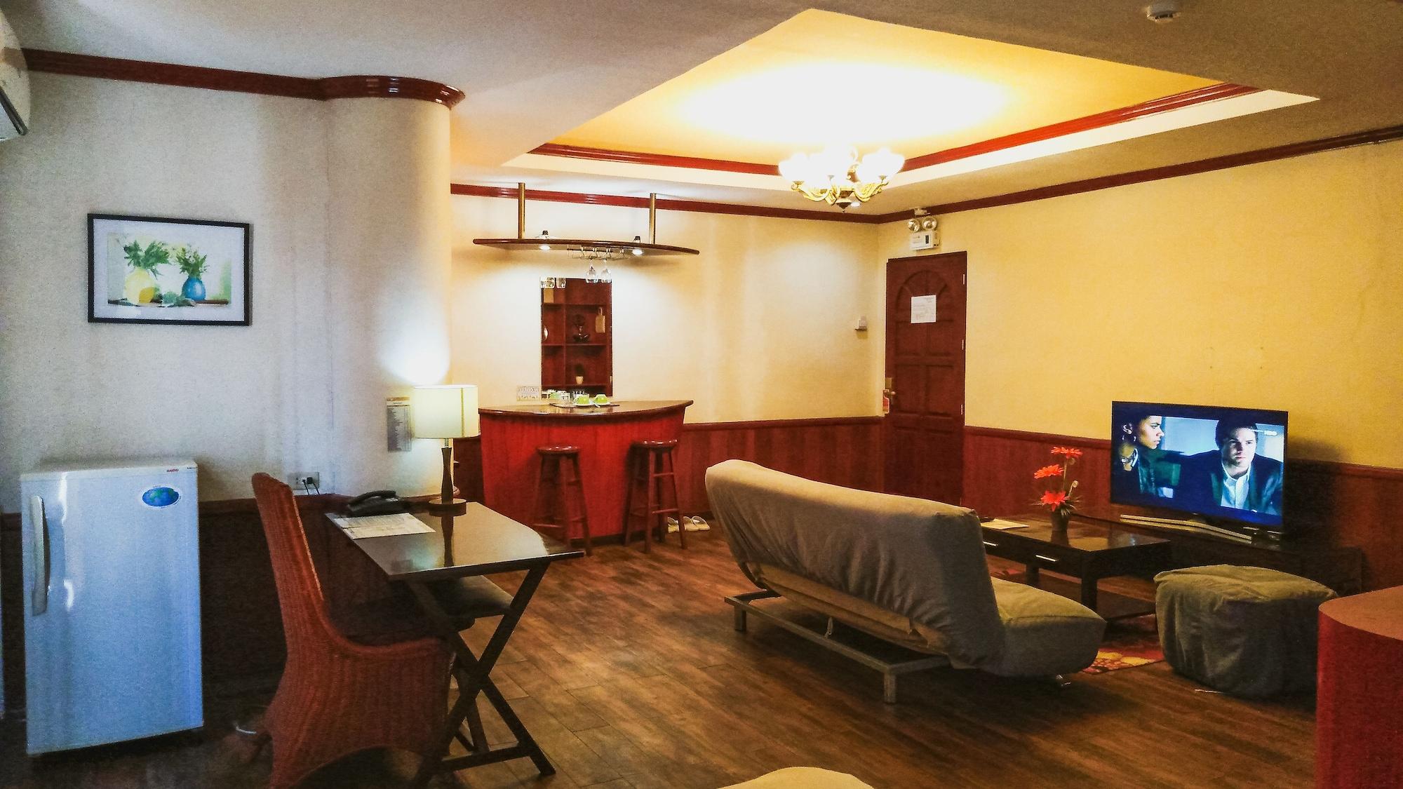Dulcinea Hotel And Suites Lapu-Lapu City Exterior photo