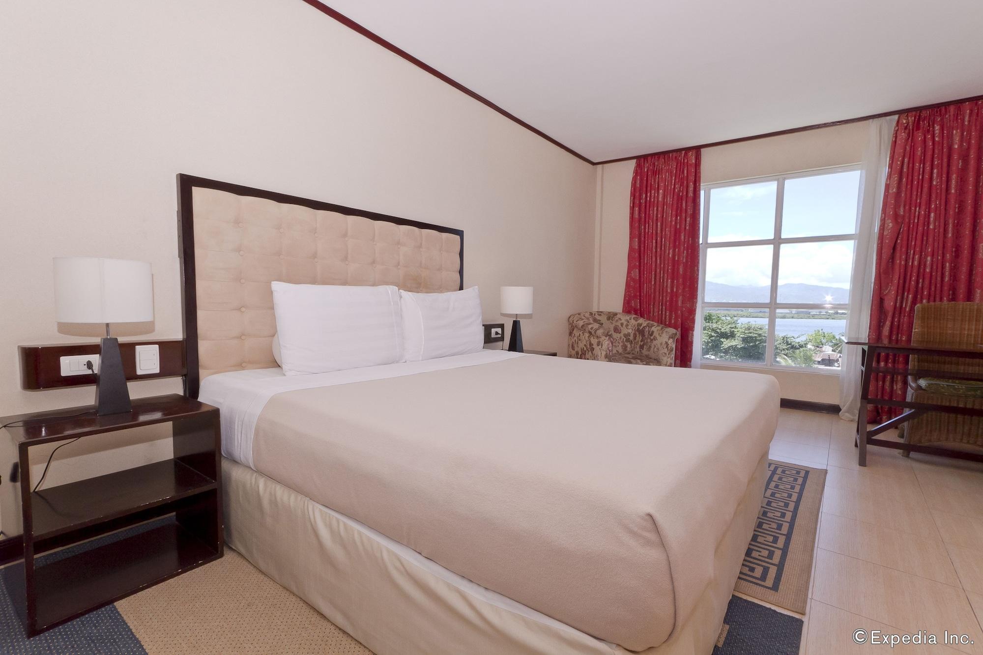 Dulcinea Hotel And Suites Lapu-Lapu City Exterior photo