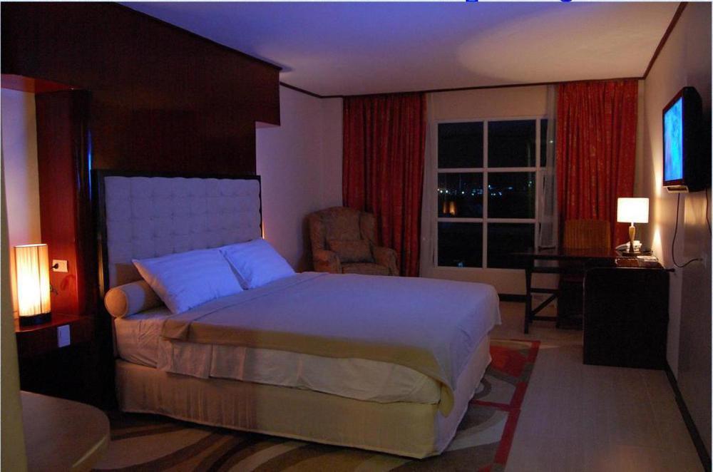 Dulcinea Hotel And Suites Lapu-Lapu City Exterior photo