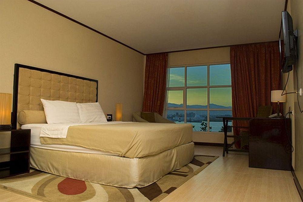 Dulcinea Hotel And Suites Lapu-Lapu City Exterior photo