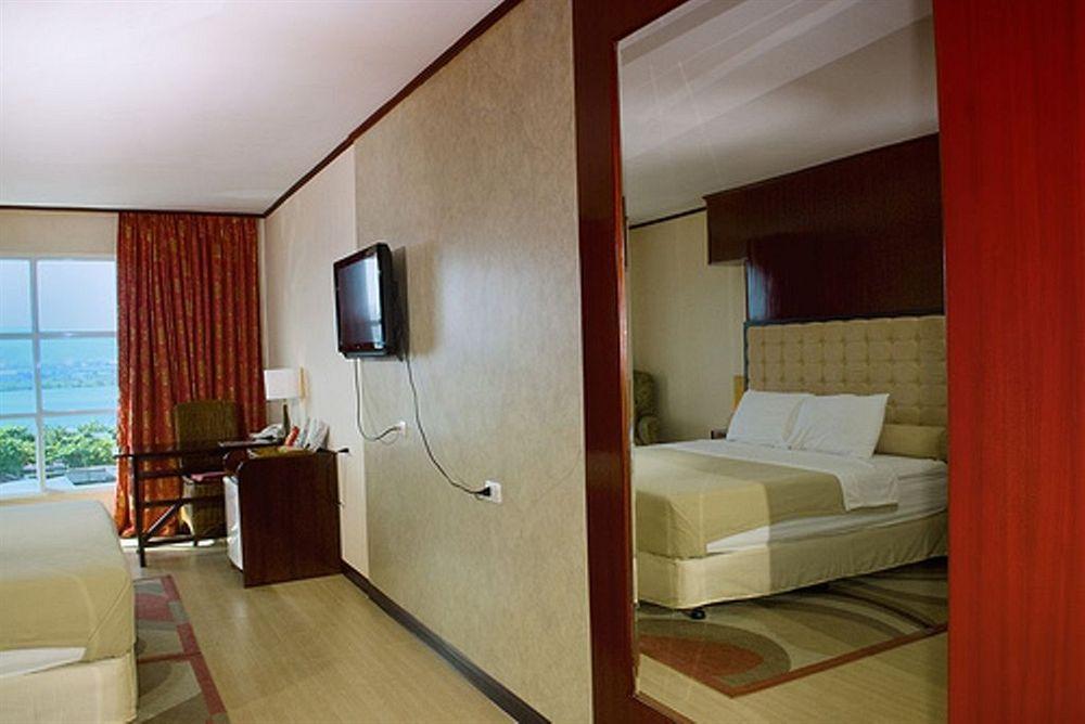 Dulcinea Hotel And Suites Lapu-Lapu City Exterior photo