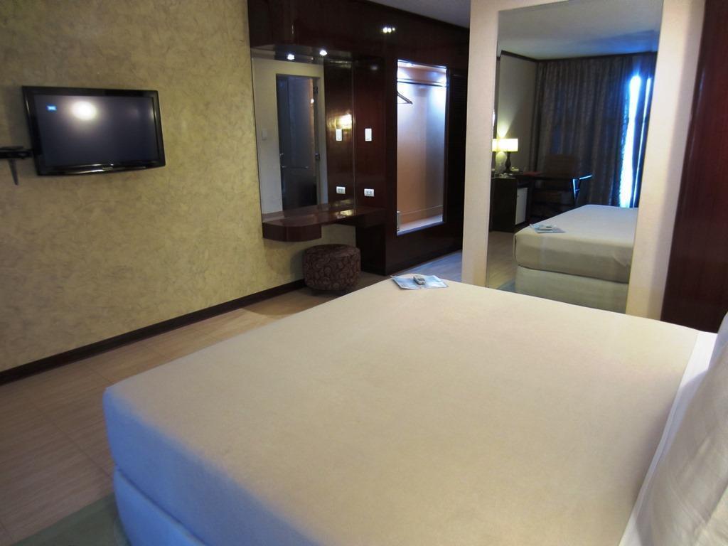 Dulcinea Hotel And Suites Lapu-Lapu City Exterior photo