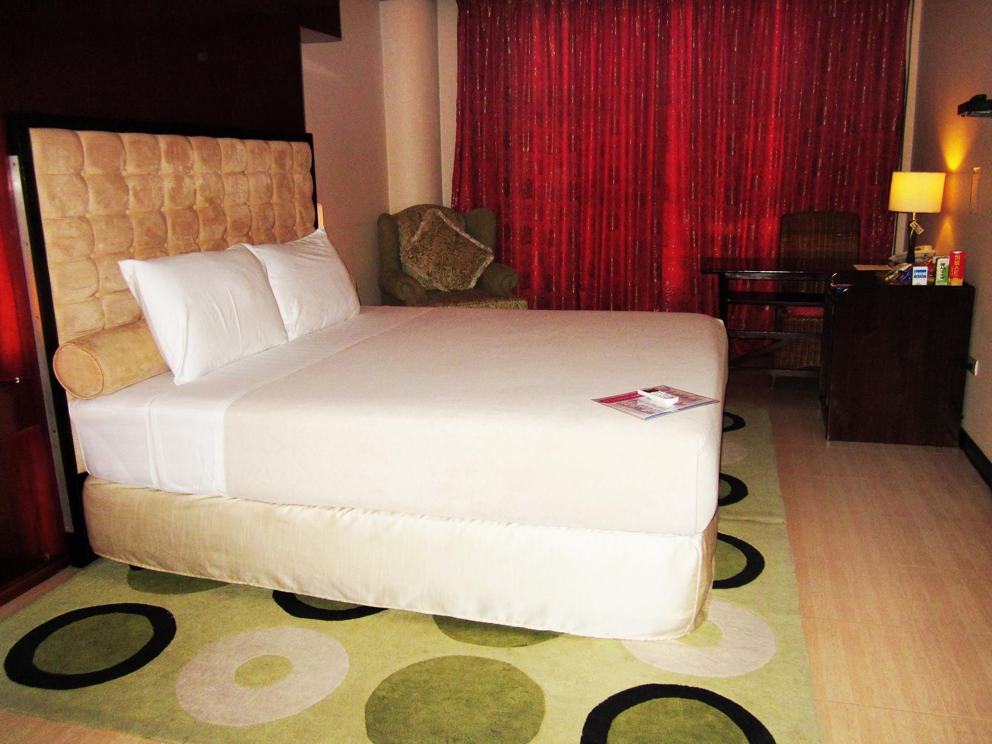 Dulcinea Hotel And Suites Lapu-Lapu City Exterior photo