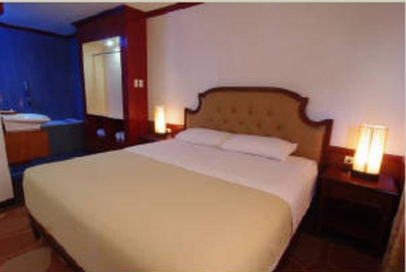 Dulcinea Hotel And Suites Lapu-Lapu City Exterior photo