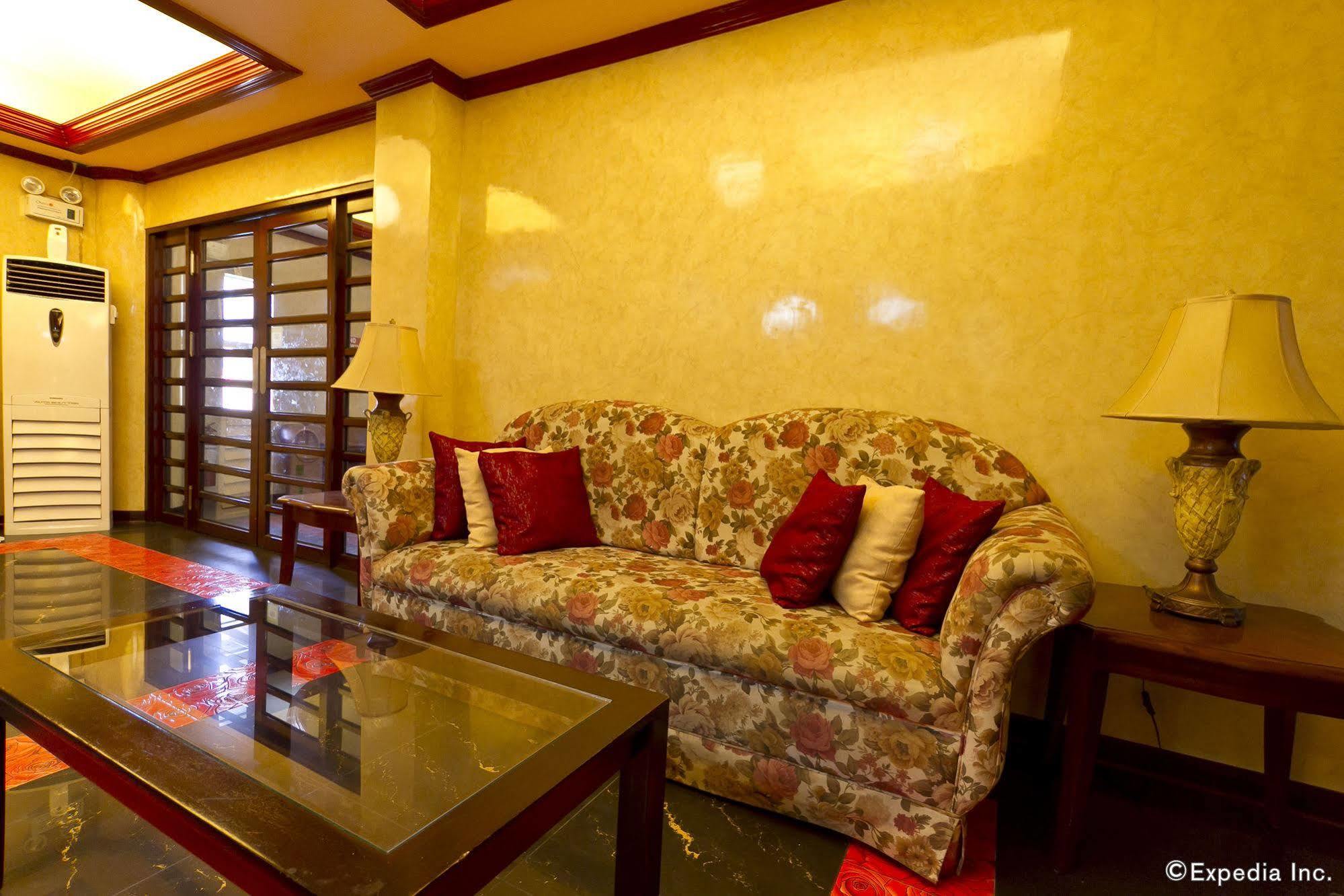 Dulcinea Hotel And Suites Lapu-Lapu City Exterior photo