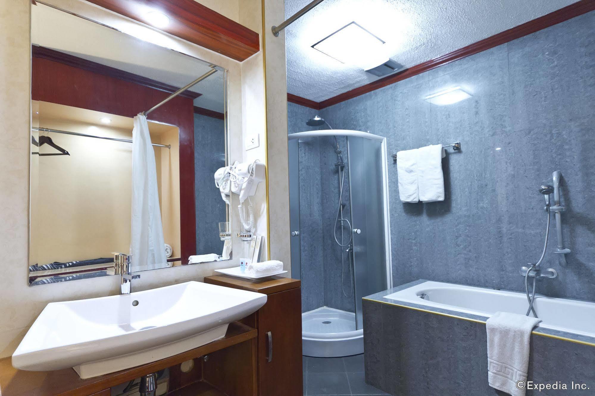 Dulcinea Hotel And Suites Lapu-Lapu City Exterior photo