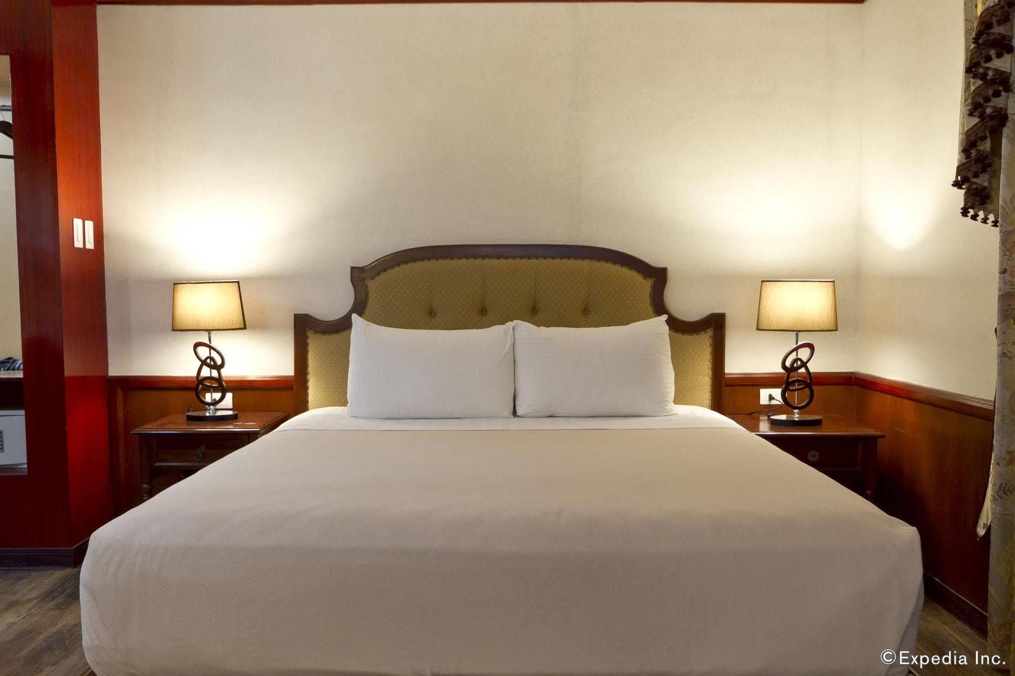 Dulcinea Hotel And Suites Lapu-Lapu City Exterior photo
