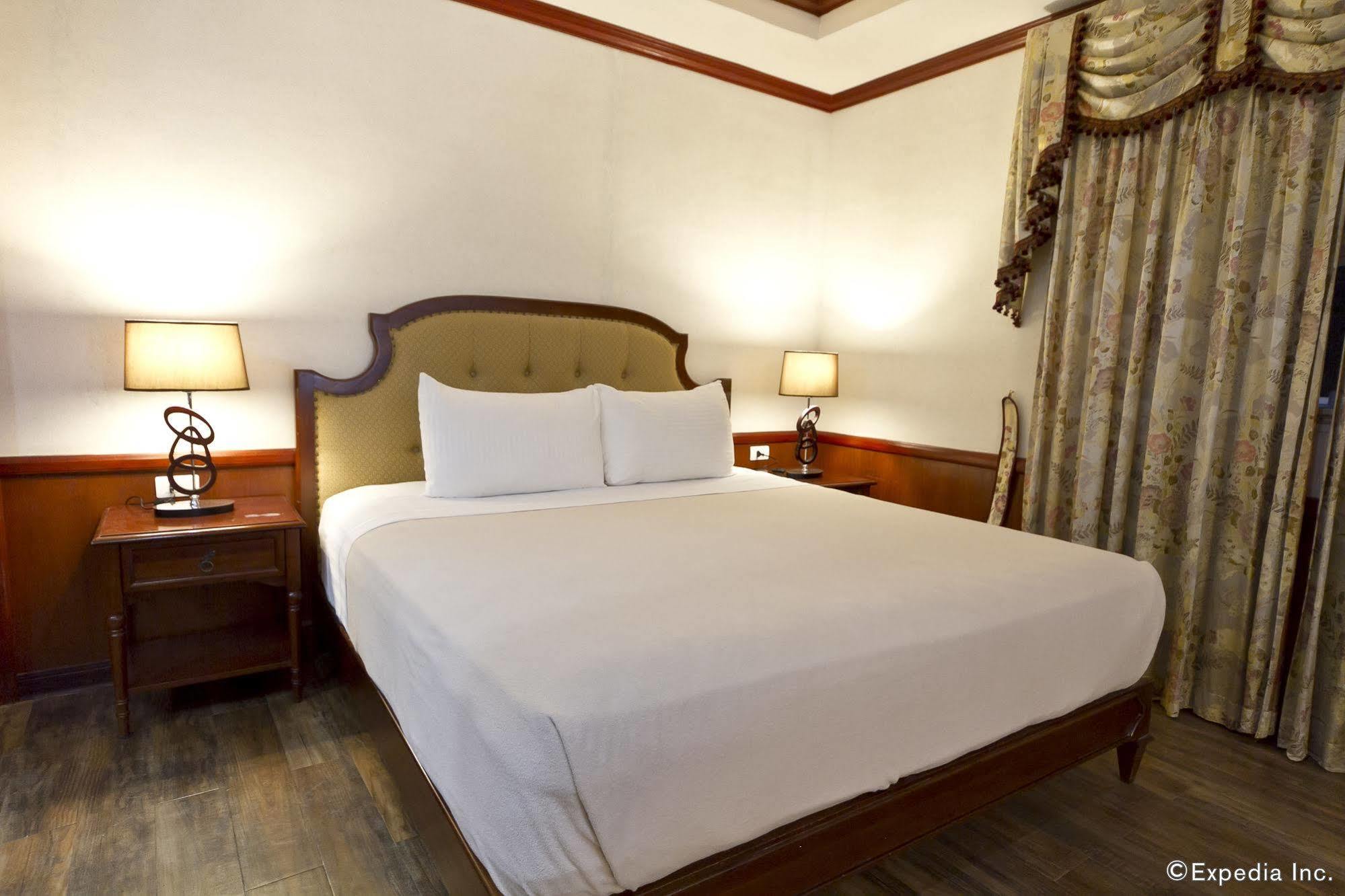 Dulcinea Hotel And Suites Lapu-Lapu City Exterior photo